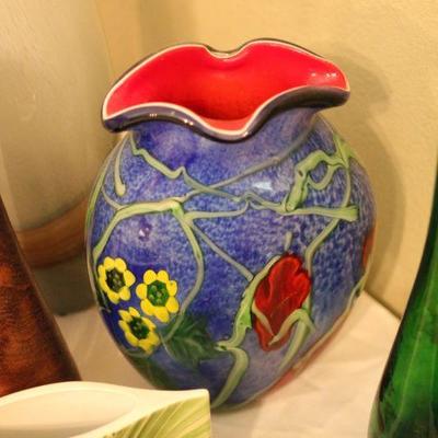 Lot 33 Lot of Vases