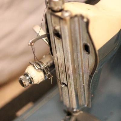 Lot 35 Teal Nu Stich Sewing Machine