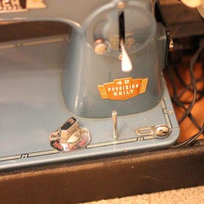 Lot 35 Teal Nu Stich Sewing Machine