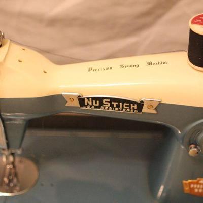 Lot 35 Teal Nu Stich Sewing Machine