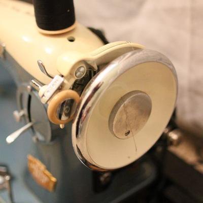 Lot 35 Teal Nu Stich Sewing Machine