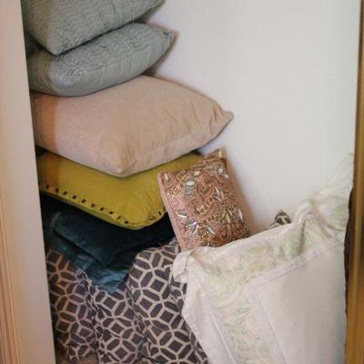 Lot 69 DÃ©cor Pillows