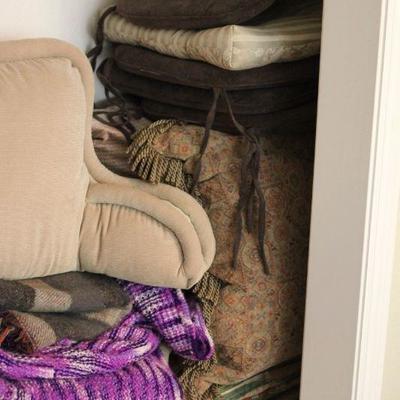 Lot 70 Bed Pillows, DÃ©cor Pillows & More