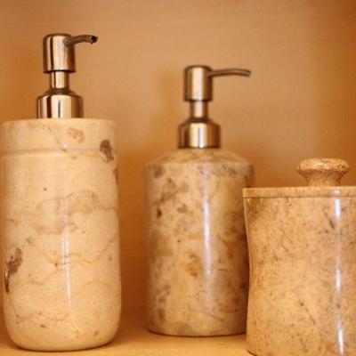 Lot 82 Bathroom DÃ©cor 