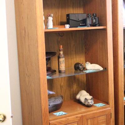 Lot 90 Oak Lighted Cabinet #2