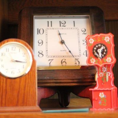 Lot 92 Clocks