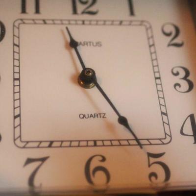 Lot 92 Clocks