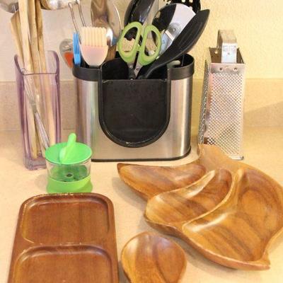 Lot 209 Kitchen Items