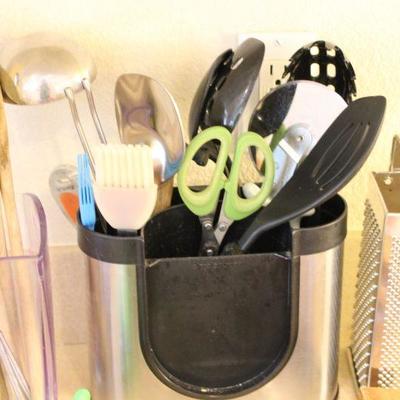 Lot 209 Kitchen Items
