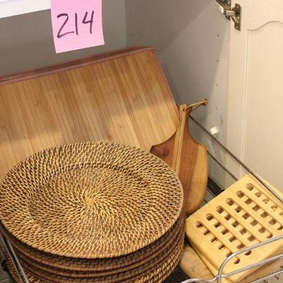 Lot 214 Cutting boards & Plate Chargers