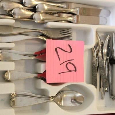 Lot 219 Octo Tren Pacific Flatware