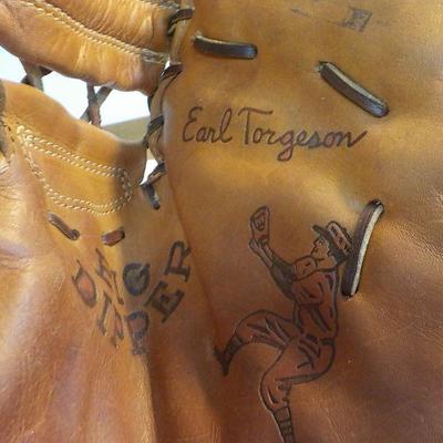 Mac  Gregor G222 pro model glove, Earl Torgeson..