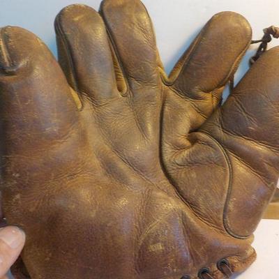 Vintage 1900's "Lefty" base ball glove.