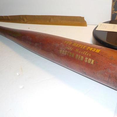 " Pro Maple 243M " Bill Mueller Boston Red Sox" base ball bat.