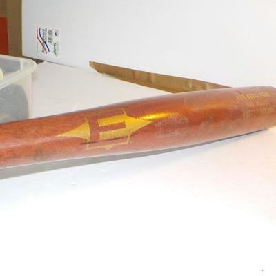" Pro Maple 243M " Bill Mueller Boston Red Sox" base ball bat.