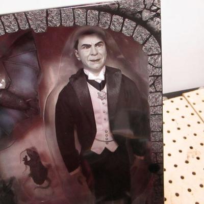 Lot 6 - Sideshow Toy Dracula The Silver Screen Edition  12â€ Figure