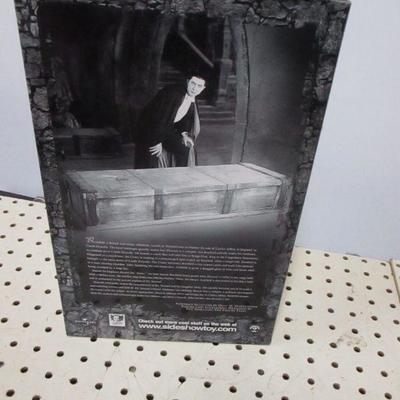 Lot 6 - Sideshow Toy Dracula The Silver Screen Edition  12â€ Figure