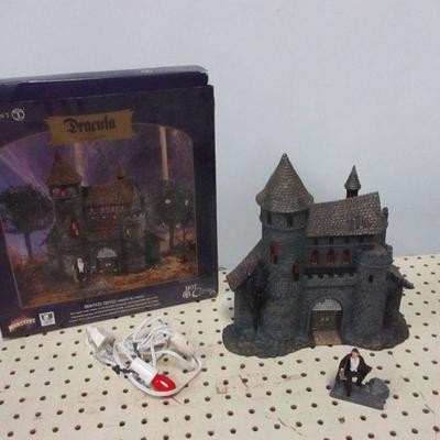 Lot 7 - Dept 56 Universal Studios Monsters Dracula's Castle 