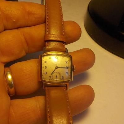" Elgin Delux Vintage mens wrist watch" Gold.