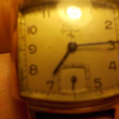 " Elgin Delux Vintage mens wrist watch" Gold.