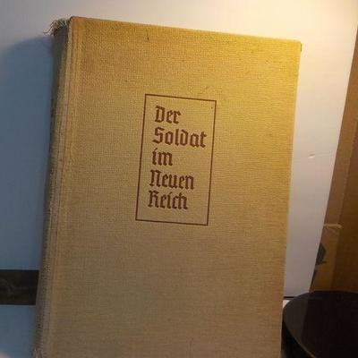 "Der Soldat im Neuen Reich" 1st edition book of WW2 german version. (signed copy)