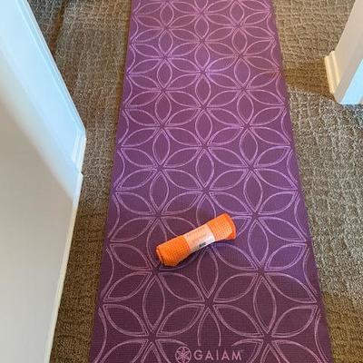 GAIAM yoga mat and Yoga towel (Skidless by Yogi Toes)