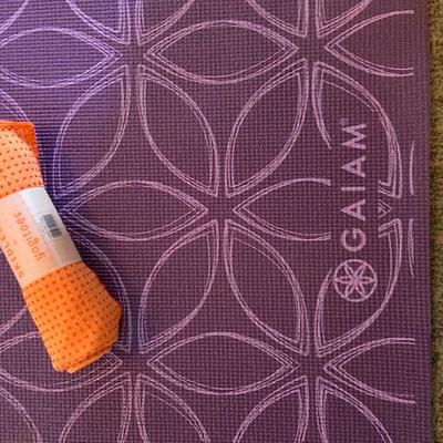 GAIAM yoga mat and Yoga towel (Skidless by Yogi Toes)