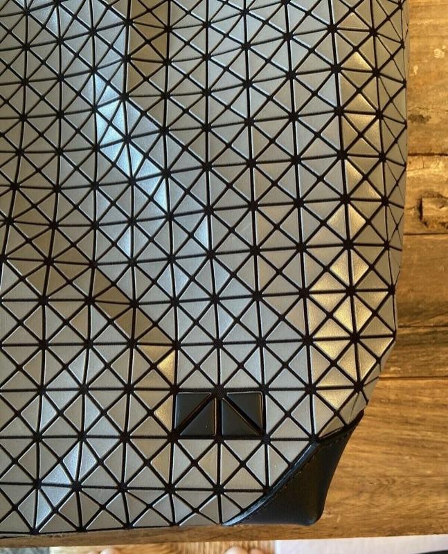 最終値下げ【※美品 】ISSEY MIYAKE 個性的 柄 レア Issey Miyake Prism Plus Tote - Gray Beige | Garmentory