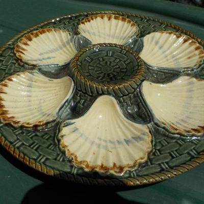 " Longchamps Terre Majolica Clam Shell Dish"