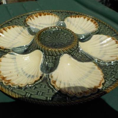" Longchamps Terre Majolica Clam Shell Dish"
