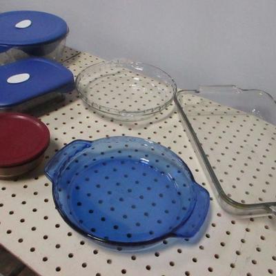 Lot 34 - Kitchen Items - Baking & Storage Dishes