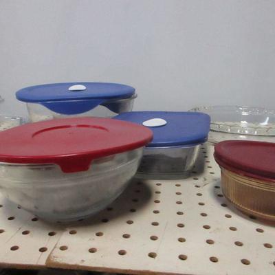 Lot 34 - Kitchen Items - Baking & Storage Dishes
