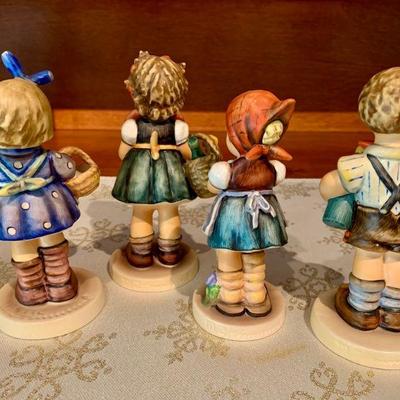 LOT 15 GROUP OF 4 GOEBEL HUMMEL FIGURINES COLLECTOR'S CLUB SPECIAL EDITION PLUS PLAQUE