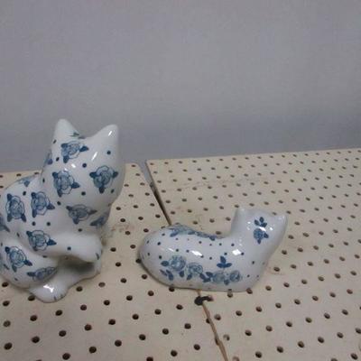 Lot 36 - Blue & White Porcelain Decor