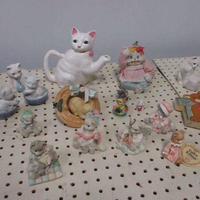 Lot 37 - Cat & Kitten Knick Knack Items