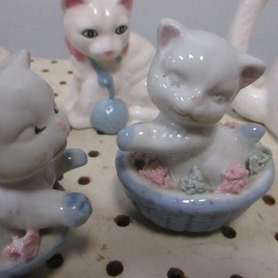 Lot 37 - Cat & Kitten Knick Knack Items