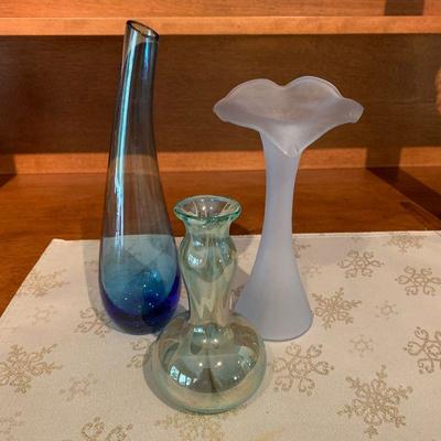LOT 24  GROUP OF 3 BLOWN GLASS BUD VASES ABELMAN