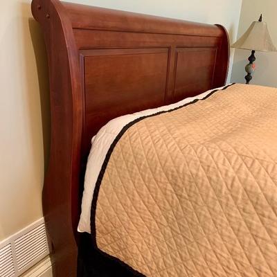Lot # 440 Mahogany Queen Size Sleigh Bed 