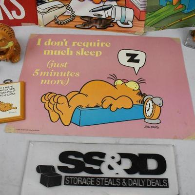 9 pc Garfield, VIntage 1978: 4 Posters, 4 Ceramic Figurines, 1 plaque