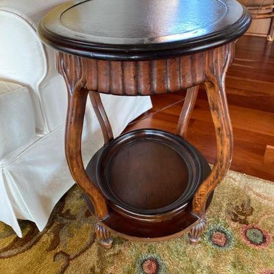 Lot # 450 Small Oval End Table with bottom Tray Shelf 