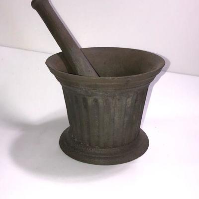 Lot #63; Antique Pillar Based Cast Iron Mortar & Pestle