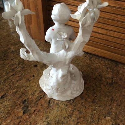 White figurines