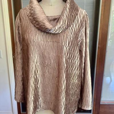 IB 23 CHICO'S 2 PC. TRAVELER'S COLLECTION GOLD TOP AND BLACK PANT