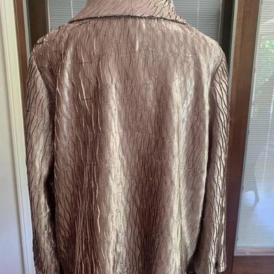 IB 23 CHICO'S 2 PC. TRAVELER'S COLLECTION GOLD TOP AND BLACK PANT