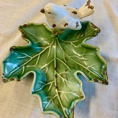 LOT 46   VINTAGE CERAMIC DECORATIVE TABLE ACCENTS  SHADES OF GREEN