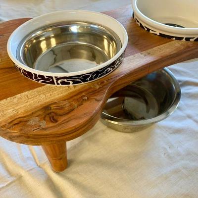 LOT 47  GIVE THE DOG A BONE! RAISED REDWOOD HOLDER WITH DISHES GOOD DOG!