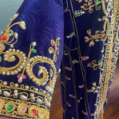 IB 35  ELABORATE BEADED & SEQUINED LONG PURPLE ROBE GOLD TRIM. 