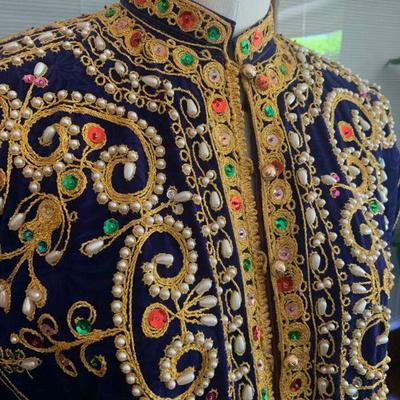 IB 35  ELABORATE BEADED & SEQUINED LONG PURPLE ROBE GOLD TRIM. 