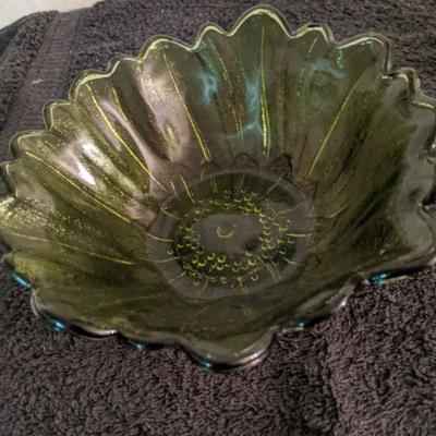 Lot 336 - Indiana olive green glass dish x 2 