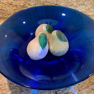 LOT 60  COBALT BLUE DECORATIVE GLASS BOWL SILVER TONE RABBIT BASE